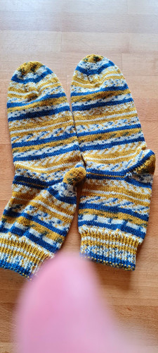 Handgestrickte socken - handgestrickte,